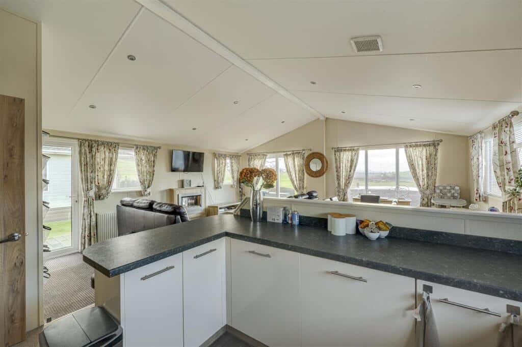 77d60227254e44cd1ed4b04841a2cfbe